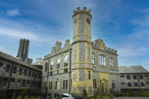 Air Maison - Converted Prison Flat with Parking
